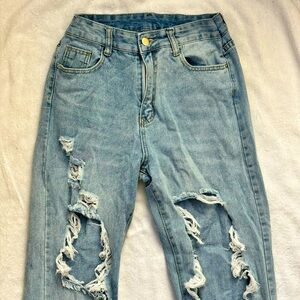 Light Blue Ripped Baggy Jeans BARLEY WORN Small
Great Condition - Straightleg
